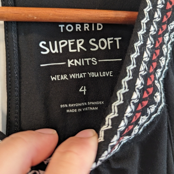 TORRID Super soft knits embroidered black goddess tank sleeveless blouse size 4X - Picture 3 of 11